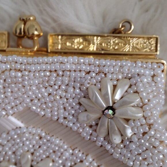 Vintage White Beaded Floral Evening Purse Gold Frame Handheld Clutch - Picture 8 of 11